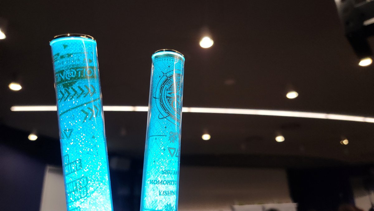 yagihald's tweet photo. 改めてC.FIRSTのリリイベ(記者会見)楽しかった！
お披露目ニコ生から6th、凄いユニットが来たなって凄くワクワクしたし、315プロはもうクラファがいる歴史の方が長くて、時の流れを感じる。
Kアリーナのど真ん中でパフォーマンスしてた方たちが小さな会場で歌って踊って笑ってくれて、不思議な気持ち https://t.co/VJoKIs7nqf