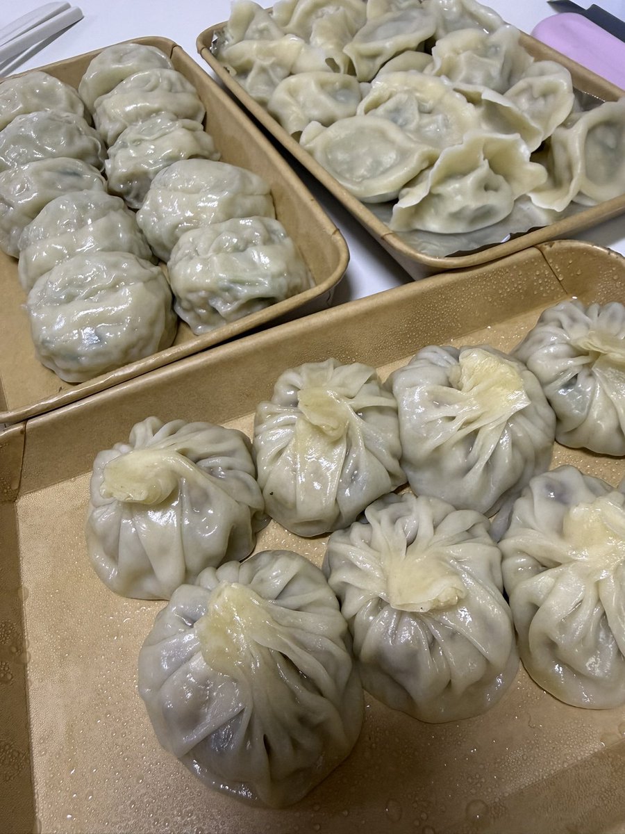 kittysister's tweet photo. 아현시장
건강한찐빵: 표고만두, 샐러리 물만두 꼭
굴레방로9길 11
https://t.co/81DbQp9v2K

북촌
밀양손만두
서울 종로구 계동길 41 1층
https://t.co/ip1IpvLWUd

남대문시장
효자손왕만두
서울 중구 남대문시장4길 14-1
https://t.co/GjyjNHKxno

선생님 제 맛집두 다녀와주세요. https://t.co/QdJK2akIv8