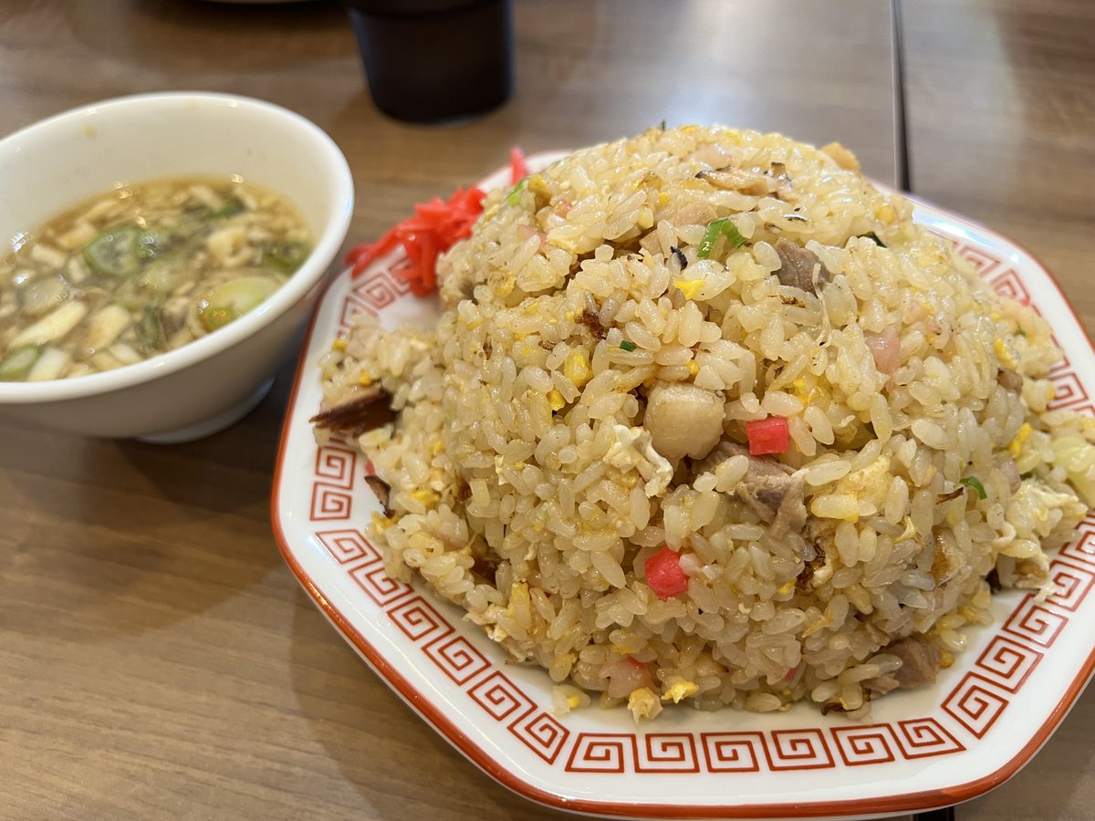 hiradate's tweet photo. 柏 濃麺や 39名（さくな）

竹岡式進化系らーめん
柏ブラックをすき焼き喰い！
チャーシュー旨い！
チャーハンまで美味しく頂き、家族でお腹いっぱい頂きました＾＾

https://t.co/xnV7qaoPT3 https://t.co/pj5al24Vjb