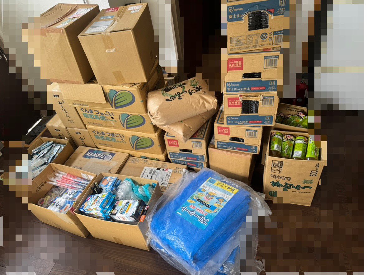 tsukurikatame1's tweet photo. これから、行政の支援が行き届いていない地域、いわゆる奥地等そういった場所へ物資を届けてまいります。
もし、不足している方がいらっしゃいましたら、ご連絡ください。
汗拭きシート、水、食料、お菓子、お米200キロ、発電機、ガソリン、歯磨き、ブルーシート、おもちゃ、ドライシャンプーなど、色んな方と協力し「考えられるものはほぼ全て準備しております。」ご連絡ください。