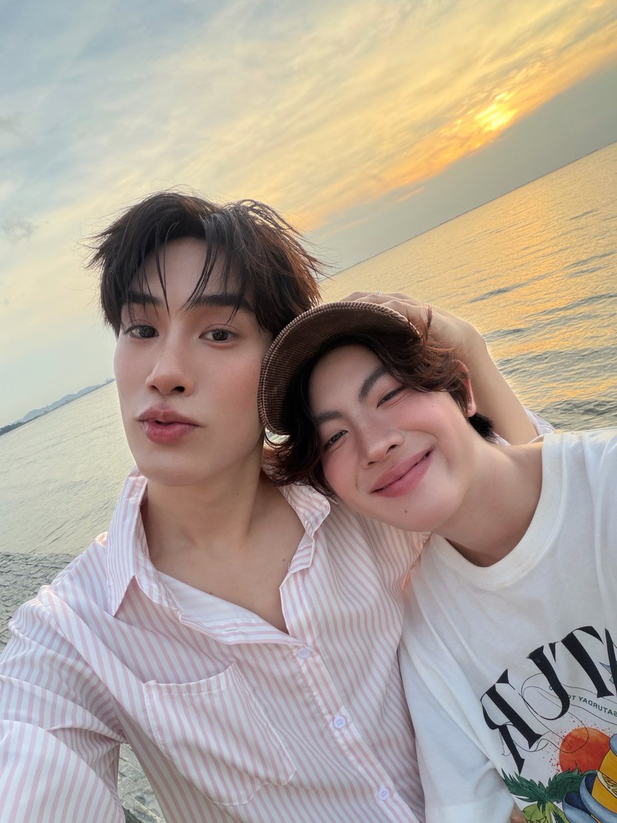 merlyismary's tweet photo. อยู่กับคนอื่นเป็นไงไม่ทราบ อยู่กับแฟนแล้วตัวเล็กมาก https://t.co/vMW9dZCAYd