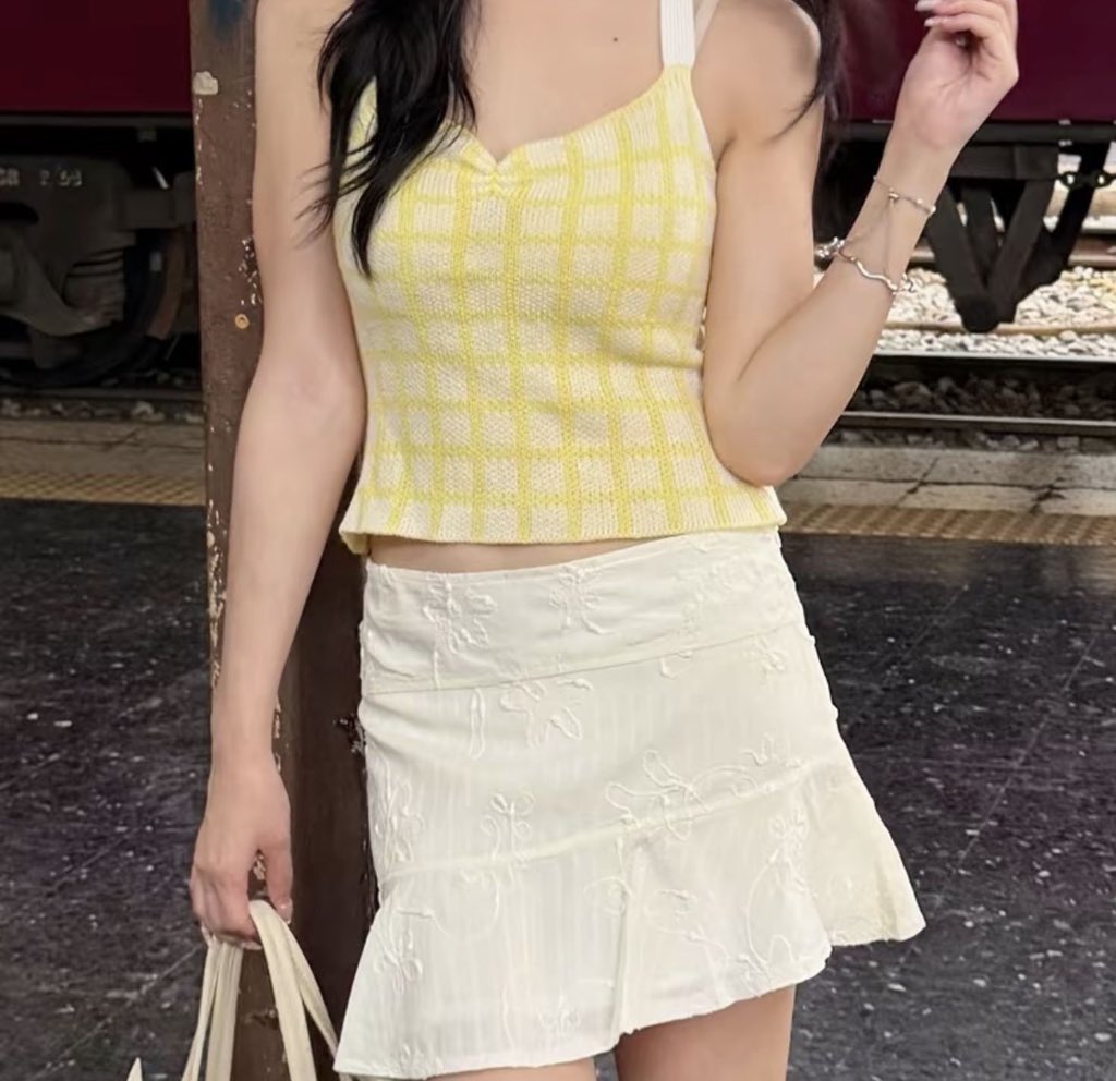 baifern1509's tweet photo. ส่งต่อกระโปรง polar ค่ะ size L ใส่เป็นเอวต่ำสวยมากใส่ครั้งเดียวไม่มีตน. 190รวมส่ง #เสื้อผ้าแฟชั่น #เสื้อผ้ามือสอง #ส่งต่อกระโปรง #กระโปรง #ส่งต่อเสื้อผ้า https://t.co/L5fP8bWCSS