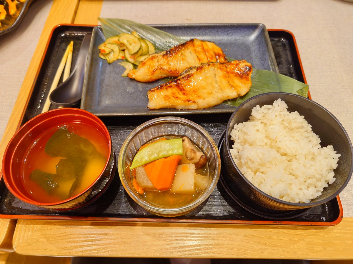 shhrbsh's tweet photo. Lunch @ Gyo Gyo
#Astell&Kern
#A&ultima
#SP3000M
#CopperNickel
#NobleAudio
#Iris https://t.co/nxtjKX6vwx