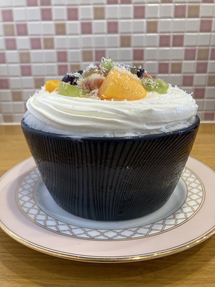 Citrusorange13's tweet photo. さくら氷菓店@茨城県稲敷郡阿見町
7種のフルーツサラダボウル
悩みに悩んで13周年記念メニュー、7種とありながら7種以上のフルーツがのってるとのこと。なんとこの日は13種。
色々のフルーツを少しずつ食べれて満足しました���この日も美味しかったです。 https://t.co/clAExpVCzg