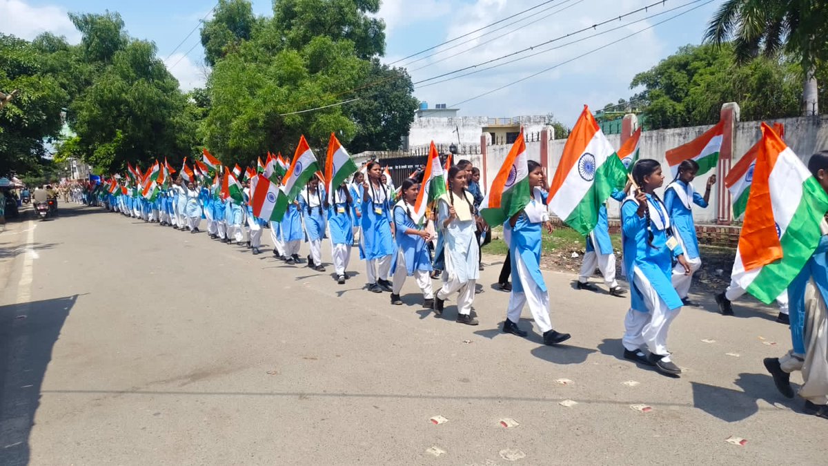 Dmpilibhit's tweet photo. आज गांधी स्टेडियम से ड्रमंड राजकीय इण्टर कॉलेज तक हर घर तिरंगा अभियान के अंतर्गत तिरंगा रैली का आयोजन किया गया।@UPGovt @ChiefSecyUP @CommissionerBa1 @InfoDeptUP @CMOfficeUP https://t.co/C1iSluxv83
