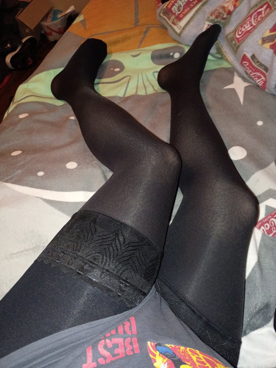 481Hook's tweet photo. Anyone want to admire my legs maybe something else too 😜😉 https://t.co/CvyuA0Wf7T
