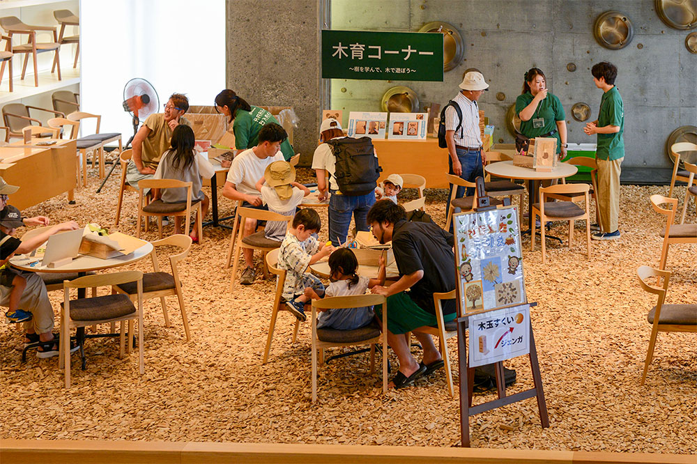 condehouse's tweet photo. 木にふれ、つくって、楽しむ2日間🌳

年に一度の木の祭典「第37回 モクモクフェスタ」が8/22(土)・23(日)に旭川で開催！

カンディハウスでは、ファクトリーツアー＆ワークショップ、アウトレット、木育コーナーなどを開催します。

https://t.co/ZieF3c4k1Q https://t.co/LEUwU2W9wS