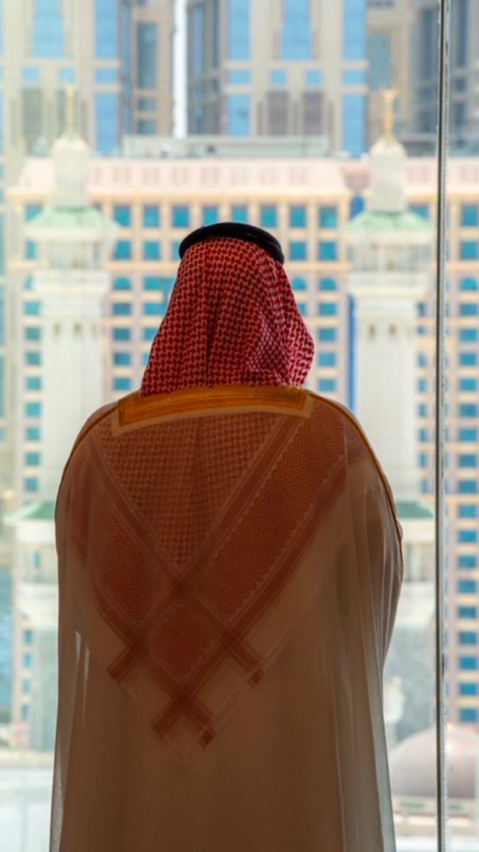 sqaaqd's tweet photo. قمةٍ كُبرى على شُرفة الـبيت الـعتيق
أطهر إبقاع البسيطة وللعالم منار 

في عصر جمعة على إثرها مُهّد طريق
التلاحم والتعاون وتوحيد المسار

وصَـدرت بيـان لاسمعه النـايـم يفيق
وللدفاع المشترك أُتخذ فيها قرار

#اتفاقيه_مكة_للدفاع_المشترك 
#المملكة_العربية_السعودية 
#محمد_بن_سلمان‌ https://t.co/zrj16eLCig