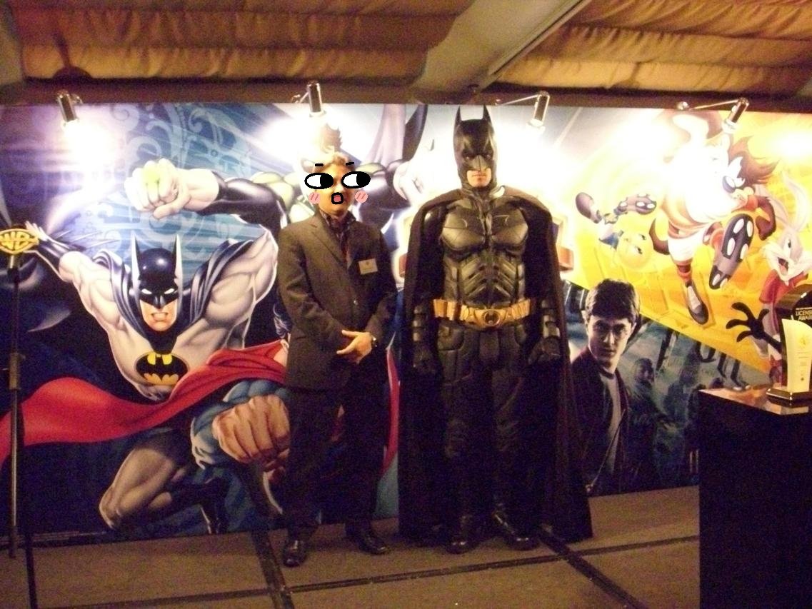PrezzzVerde's tweet photo. Batman and I together in one room. 

📍Hong Kong https://t.co/L7Je7EOn8T
