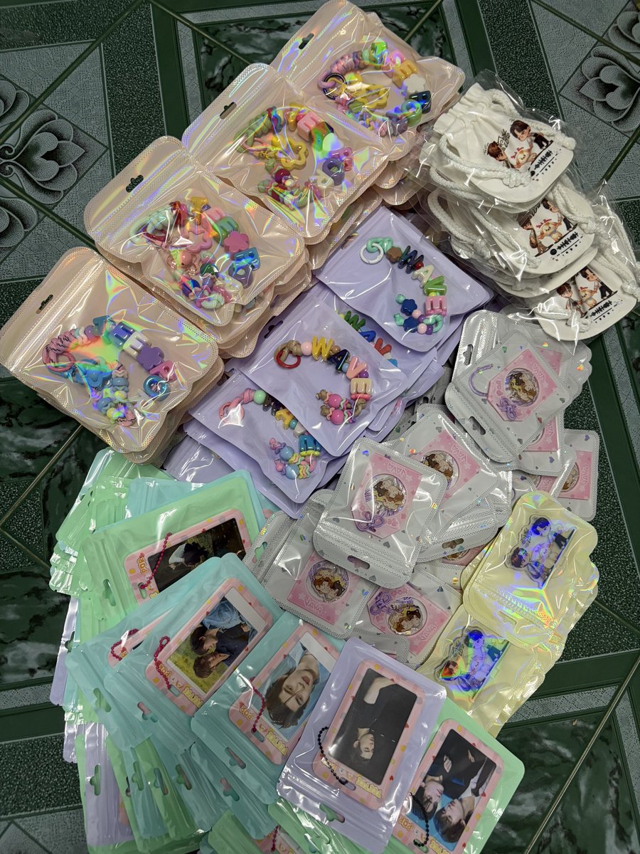 bumbimB_1730's tweet photo. เนื่องจากผมได้บัตรคอนด้วงมาแล้วไม่โดนเทแน่นอน🧐✨✨

🎉🎉สุ่มแจกกอว. 2 คน (ได้ทุกอย่าง)

รี+เฟบ ไว้ได้เลย⬇️

สุ่มพรุ่งนี้ตอน19:00

#DuangGoRoundConcert
#เจอด้วงที่อิมแพคนะเธอ https://t.co/kJlu2Czx0v