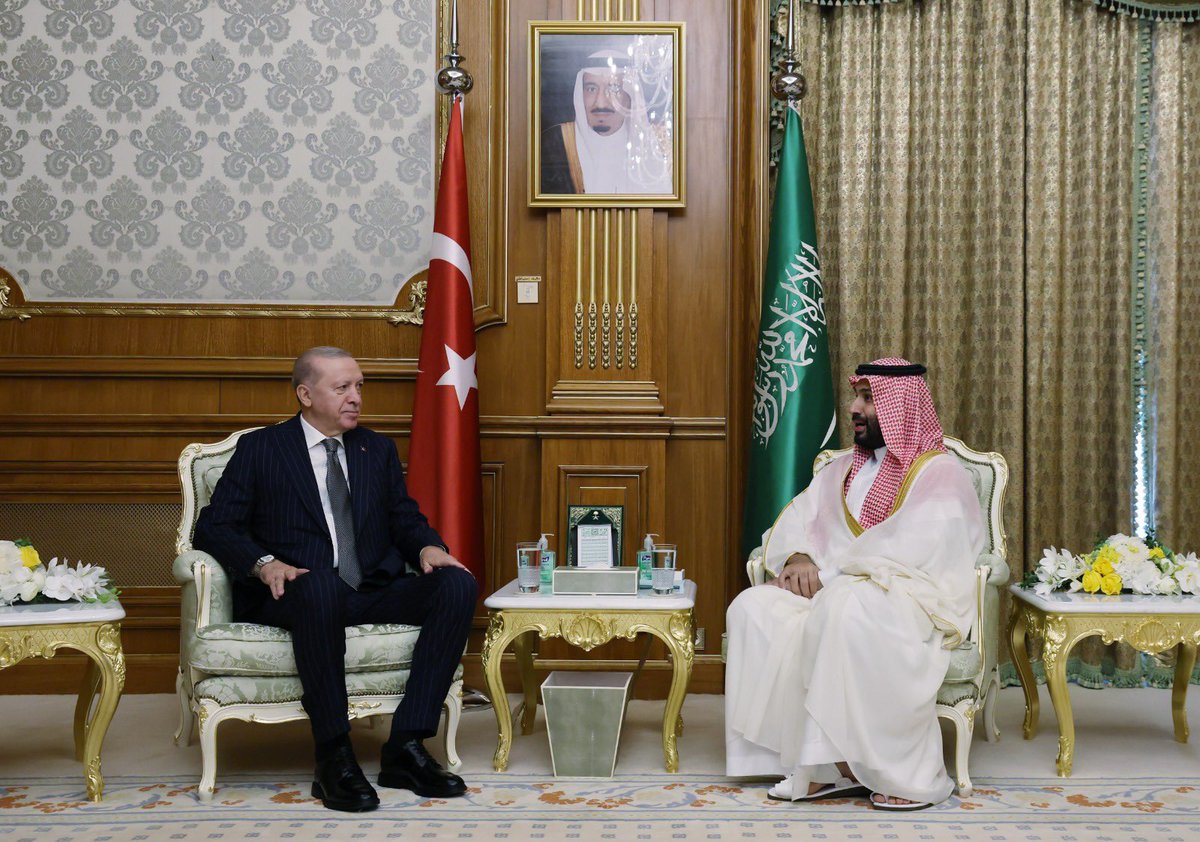 avmehmettiryaki's tweet photo. Türkiye Cumhuriyeti, Suudi Arabistan Krallığı ve Pakistan İslam Cumhuriyeti arasında imzalanan Mekke Anlaşması (Üçlü Savunma ve Bölgesel Güvenlik Anlaşması); ülkelerimizin güvenliğini, stratejik iş birliğini ve bölgesel istikrarı güçlendirecek tarihi bir adımdır.

Türkiye 🇹🇷, Suudi Arabistan 🇸🇦 ve Pakistan 🇵🇰 arasındaki bu güçlü iradenin; bölgemizde barış, istikrar ve ortak güvenlik adına hayırlara vesile olmasını diliyorum.

#MekkeAnlaşması #Türkiye #SuudiArabistan #Pakistan
