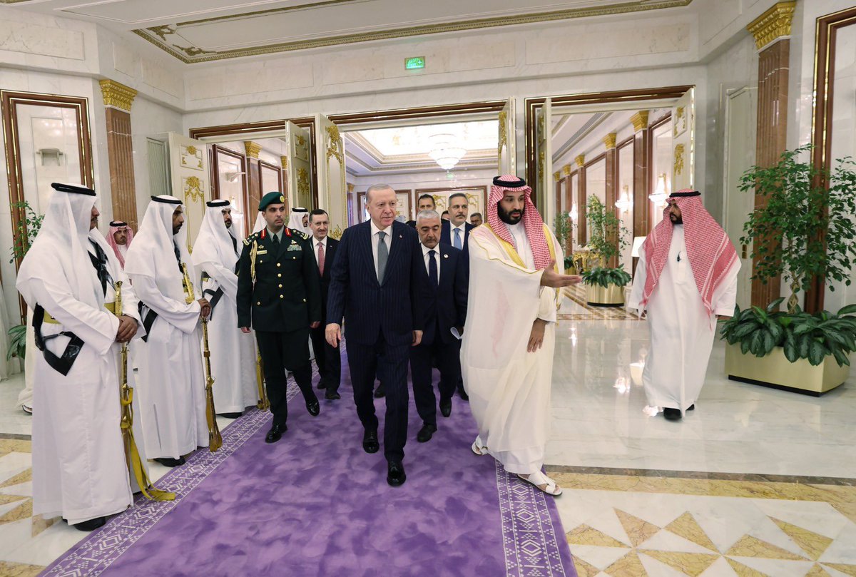 avmehmettiryaki's tweet photo. Türkiye Cumhuriyeti, Suudi Arabistan Krallığı ve Pakistan İslam Cumhuriyeti arasında imzalanan Mekke Anlaşması (Üçlü Savunma ve Bölgesel Güvenlik Anlaşması); ülkelerimizin güvenliğini, stratejik iş birliğini ve bölgesel istikrarı güçlendirecek tarihi bir adımdır.

Türkiye 🇹🇷, Suudi Arabistan 🇸🇦 ve Pakistan 🇵🇰 arasındaki bu güçlü iradenin; bölgemizde barış, istikrar ve ortak güvenlik adına hayırlara vesile olmasını diliyorum.

#MekkeAnlaşması #Türkiye #SuudiArabistan #Pakistan