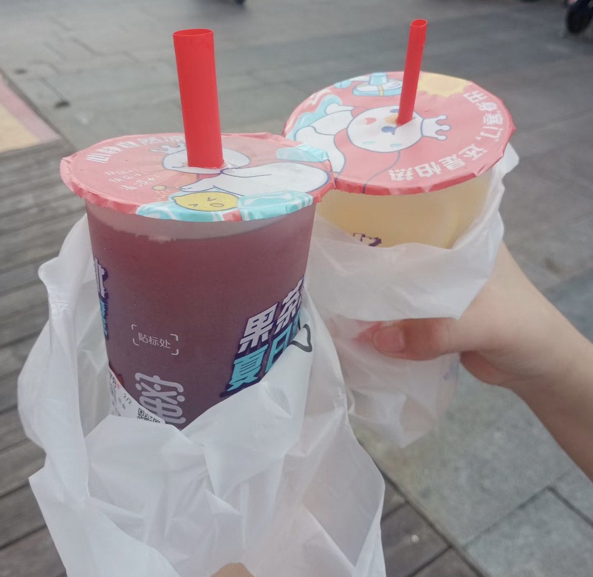 prosbet's tweet photo. 秋天的第一杯奶茶🤪🤪 #长春 https://t.co/YEdCN6j6Qp