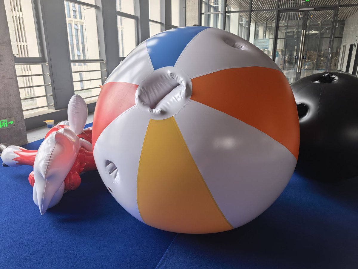 BeiLegirl's tweet photo. inflatable beach ball suit
#inflatableballsuit
#inflatableblueberryballsuit
#inflatablepvcsuit
#inflatableclothes https://t.co/nueqS7wiFd