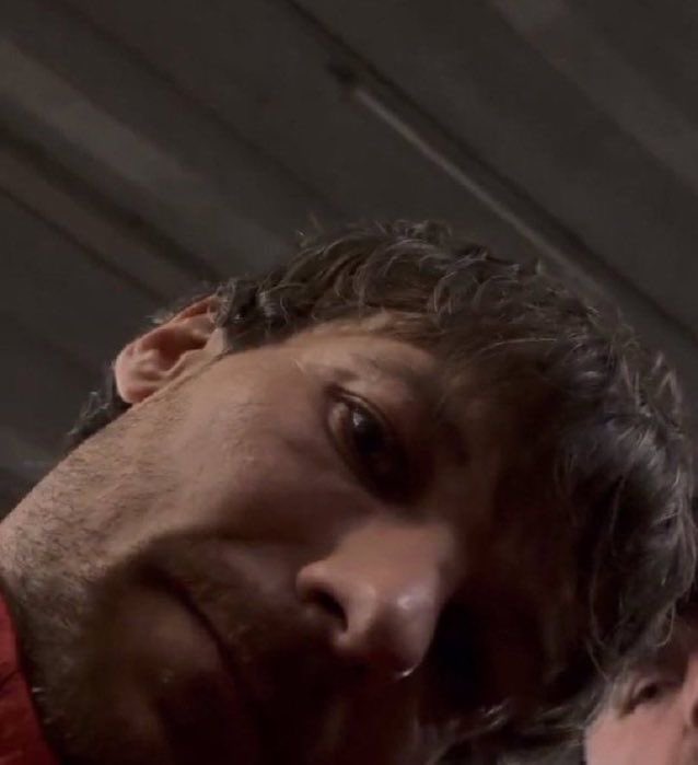 szn2sanity's tweet photo. my favourite genre of pictures is louis accidental selfies 😭 https://t.co/HIKM1k2qzT