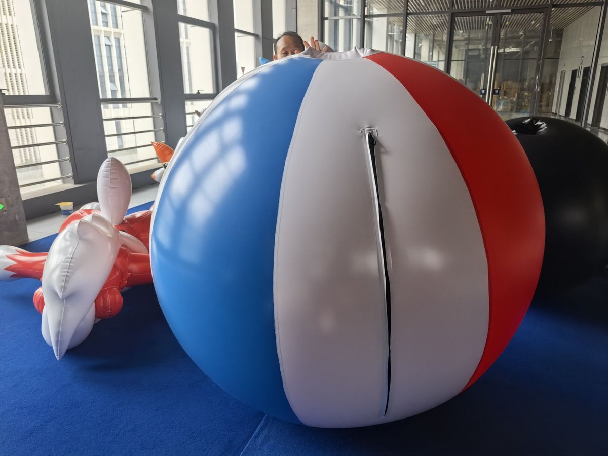 BeiLegirl's tweet photo. inflatable beach ball suit
#inflatableballsuit
#inflatableblueberryballsuit
#inflatablepvcsuit
#inflatableclothes https://t.co/nueqS7wiFd