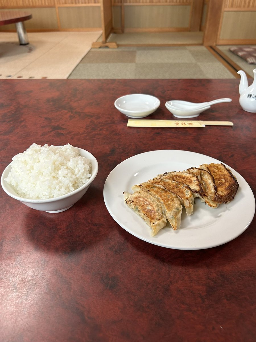onikuro96's tweet photo. 入善市「海鮮中国厨房・黄鶴楼」
五目あんかけラーメン、餃子、ライス
コスモ21の帰りにお昼時だったのでダメ元で寄ったら駐車場に空き！10年以上ぶり。
今はランチをやってないみたいで単品注文のみ。ラーメンは美味しいんだけど少し物足りなさ。餃子はもちもちの皮で美味い！
ご馳走さまでした😋 https://t.co/Ge1RaKsztk