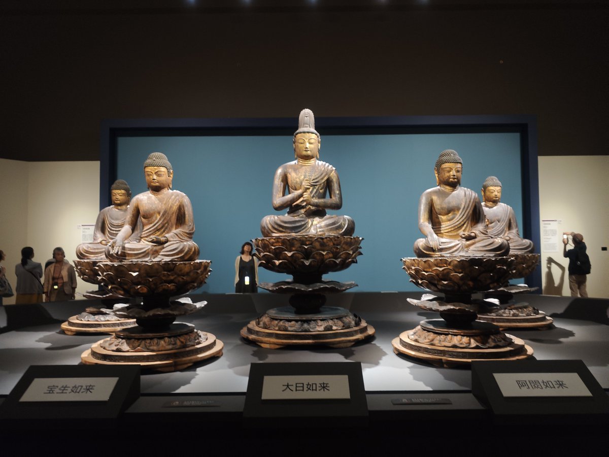 moratan's tweet photo. 弘法大師生誕1250年記念特別展「空海と真言の名宝」にきました
誰かがポストしてたけど、空海あんま関係ない
でもめちゃくちゃスゴい！
国宝や重要文化財が盛りだくさん！
いろんな真言宗のお寺から仏像やら国宝が集まっているのをみるとバチあたりな感覚を覚えるのは私だけでしょうか https://t.co/cjxwTJomqV
