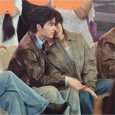 phupeanuts's tweet photo. BRNWGSEKK INJ NGAPAIN 😭 kata gw phuwin nya mending di pangku aja gaksih 😭 LUCU BANGEEEET STAWPH 😭 eh sumpah kayaknya gw sebentar lagi gila liatin foto ini terus 😭

PONDPHUWIN FANFEST MACAU
#GMMTVFanfestInMacau2026 https://t.co/DALZCGO85W