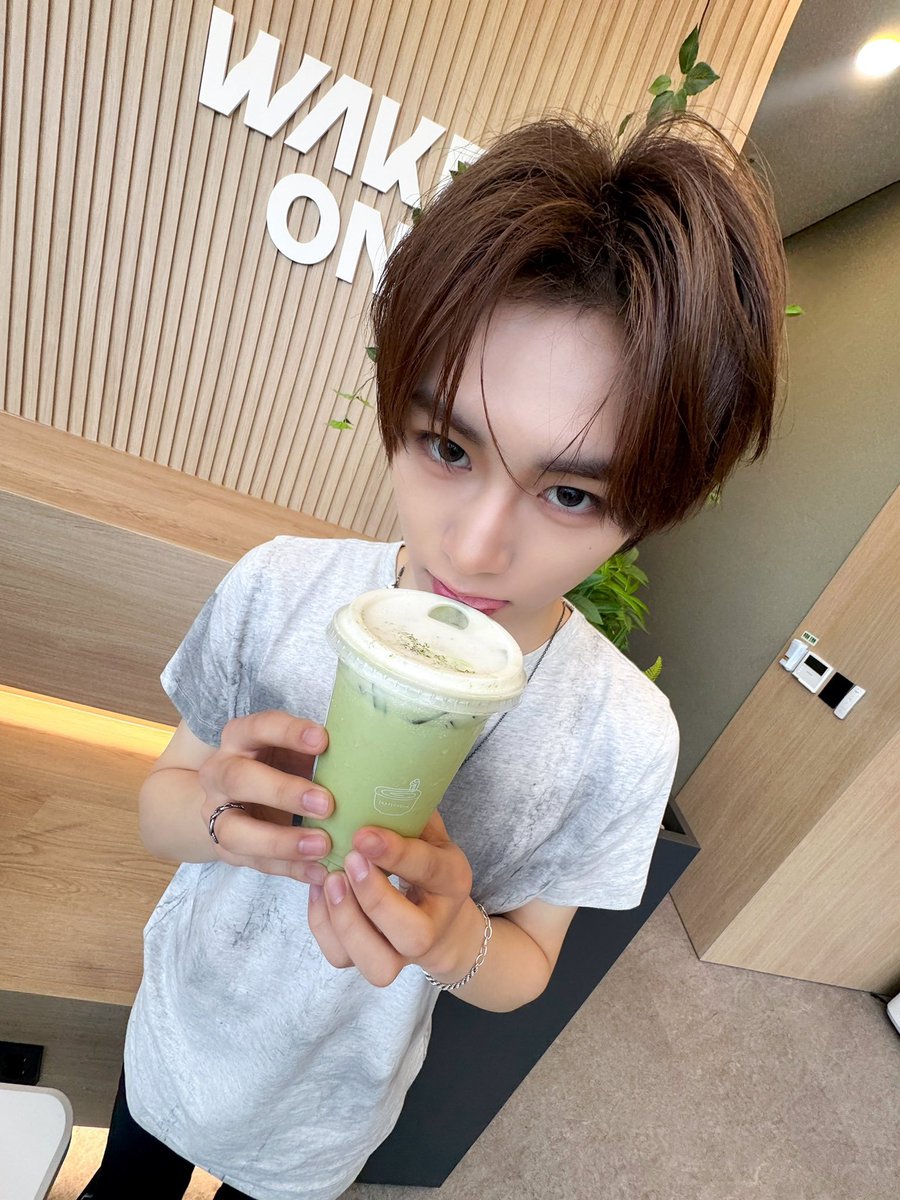 Leozzuli's tweet photo. ໒꒱♡ ALLYZ Romantic Day ໒꒱♡

Eat boiling hot pot and have bubble tea for dessert!

🔗 https://t.co/CLnLRbTc9L…

#LEO #Anxin
#ALPHADRIVEONE https://t.co/QXafFL0J5I