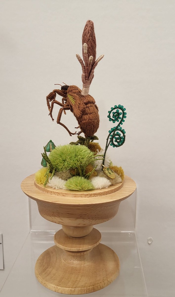 kone2parin's tweet photo. 今日は産業貿易センターに出展している刺繍の先生の作品を見に行って来ました。たくさんのアーティストさんが出展していて熱気とエネルギーがすごかった!その中でも #PieniSieni 先生の作品は異彩を放っていて素晴らしかったです! #IndependentTokyo https://t.co/dQbQKyMvJe