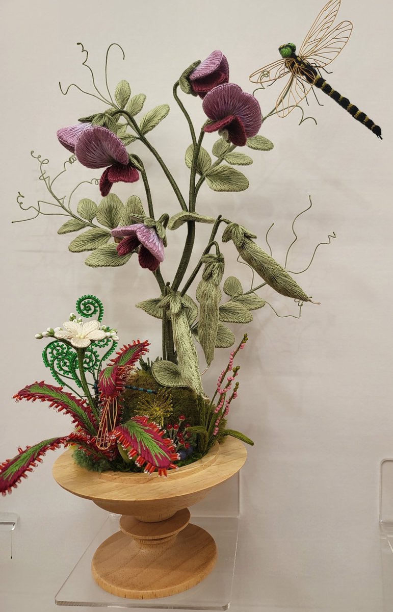 kone2parin's tweet photo. 今日は産業貿易センターに出展している刺繍の先生の作品を見に行って来ました。たくさんのアーティストさんが出展していて熱気とエネルギーがすごかった!その中でも #PieniSieni 先生の作品は異彩を放っていて素晴らしかったです! #IndependentTokyo https://t.co/dQbQKyMvJe