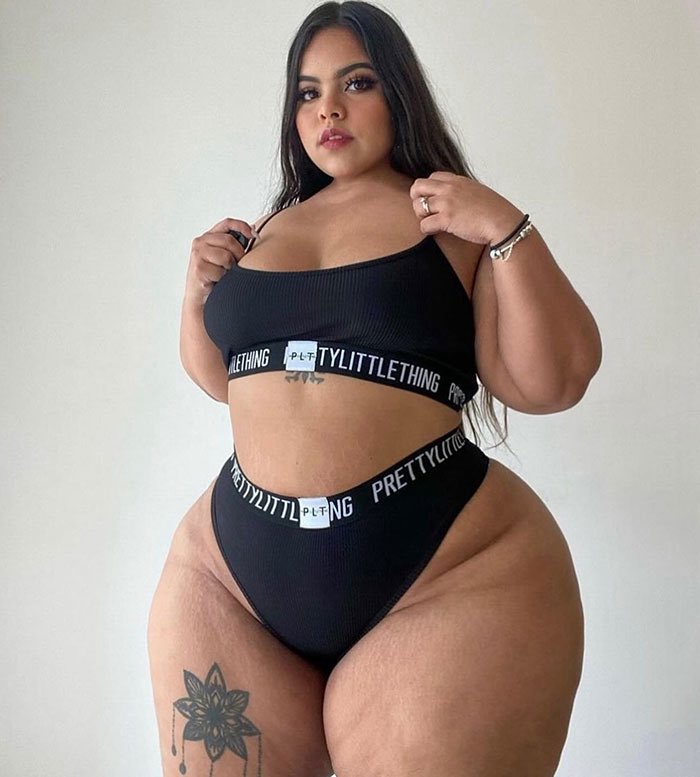 Aweryt185's tweet photo. #Unique #graciebon #graciebon1 #ReverseCowGirl #HugeAss #plussize #BBW https://t.co/tnqDPrWBlw