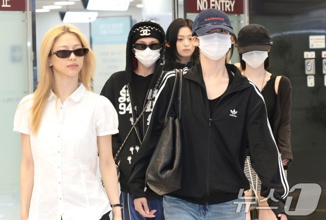 shi_aitoki's tweet photo. BABYMONSTER are back in Korea after their 2026-27 BABYMONSTER WORLD TOUR [CHOOM] IN JAPAN tour schedule.
#babymonster #baemon https://t.co/KJYRjMGqn7