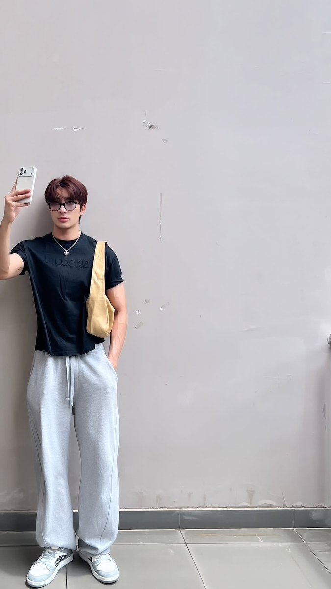 EarthOfficialFC's tweet photo. ความคิดถึงทำงานด้วยความหล่อ 🥰

IGs : theearthe 

Earth Pirapat 
@Earth_Pirapat #EarthPirapat #ชาวโลก https://t.co/ewVnYbWVxR