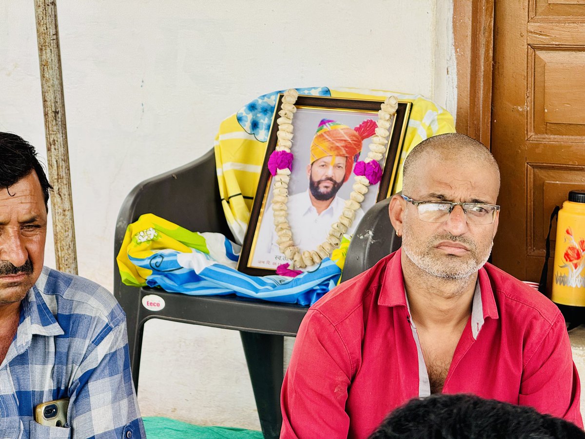 himmatjhalabjp's tweet photo. 📍 वल्लभनगर 
विधानसभा क्षेत्र के पुरियाखेड़ी गांव में श्री सज्जन सिंह झाला जी एवं श्री रतन जी वैष्णव जी के देवलोकगमन पर शोक बैठकों में उपस्थित होकर शोक संतप्त परिवारजनों से मिलकर उन्हें ढांढस बंधाया एवं दिवंगत आत्माओं को श्रद्धांजलि अर्पित की। https://t.co/fiFk1RTyRT