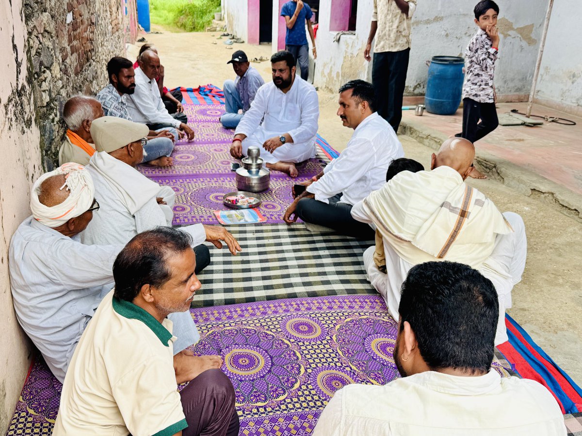 himmatjhalabjp's tweet photo. 📍 वल्लभनगर 
विधानसभा क्षेत्र के पुरियाखेड़ी गांव में श्री सज्जन सिंह झाला जी एवं श्री रतन जी वैष्णव जी के देवलोकगमन पर शोक बैठकों में उपस्थित होकर शोक संतप्त परिवारजनों से मिलकर उन्हें ढांढस बंधाया एवं दिवंगत आत्माओं को श्रद्धांजलि अर्पित की। https://t.co/fiFk1RTyRT