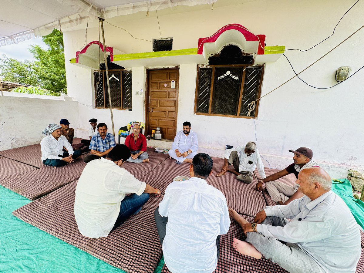 himmatjhalabjp's tweet photo. 📍 वल्लभनगर 
विधानसभा क्षेत्र के पुरियाखेड़ी गांव में श्री सज्जन सिंह झाला जी एवं श्री रतन जी वैष्णव जी के देवलोकगमन पर शोक बैठकों में उपस्थित होकर शोक संतप्त परिवारजनों से मिलकर उन्हें ढांढस बंधाया एवं दिवंगत आत्माओं को श्रद्धांजलि अर्पित की। https://t.co/fiFk1RTyRT