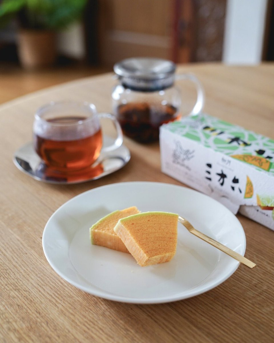 cha_darjeeling's tweet photo. 帯広の有名店「柳月」さんのHPで、ダージリンをご紹介いただきました🎉

柳月スタッフさんお気に入りの十勝のお店を紹介するコーナーだそうです。

嬉しかったので、柳月さんの三方六×ダージリンの紅茶をペアリングしてみました！

👇つづく https://t.co/SAa4ZQVC6E