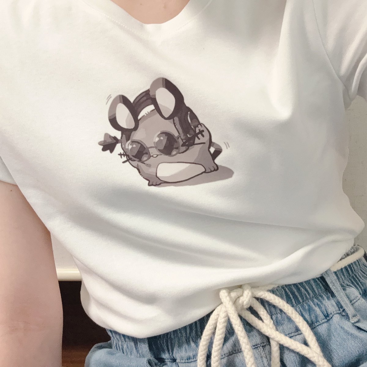 baaaaacham's tweet photo. 世界に一枚しかない最高Tシャツできた！
Tシャツ用転写シートかなり楽しい…👏 https://t.co/uq57pVtWkD