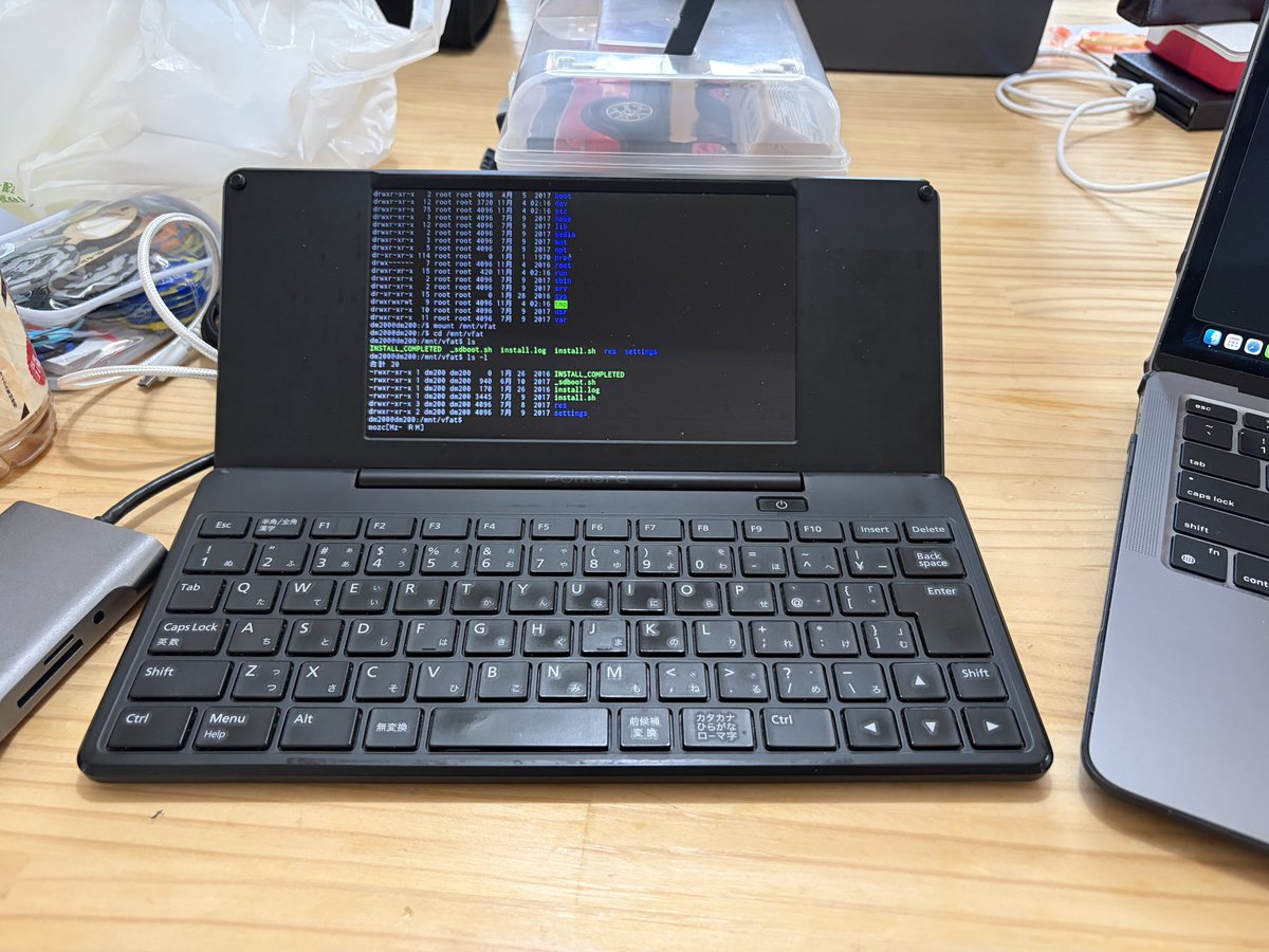 pokibon's tweet photo. ¥4980のpomera DM200でLinux動いた！
液晶が真っ赤でNGだったが、バラバラにしてコネクタ抜き差しで復活 https://t.co/EBuilQtVhN
