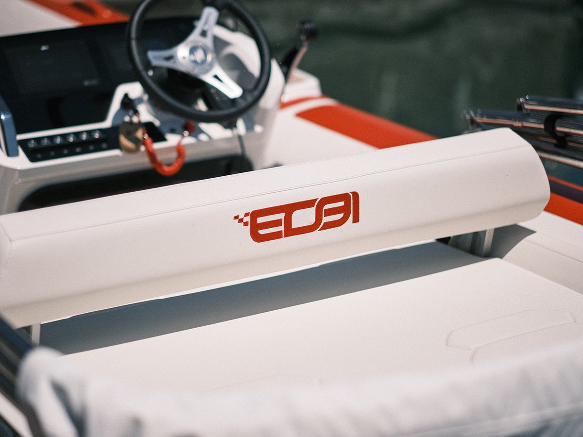 WilliamsTenders's tweet photo. Get ready for “full send” on the water as F1 driver @OconEsteban collects his custom SportJet 520 by Williams Jet Tenders - https://t.co/OjBoAdAmFO
#F1 #Ocon #EstebanOcon #Formula1 #Williams https://t.co/6JbBSxucyu