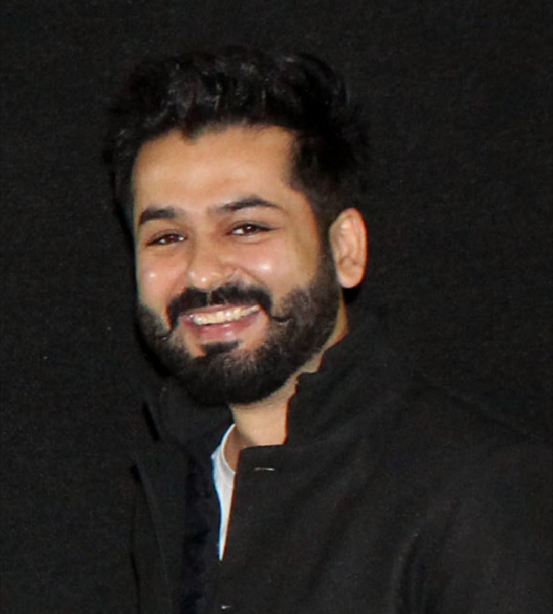 worshipVK's tweet photo. Sonakshi Sinha messed with the wrong people 🚨

- Aditya dhar laughed on a post of Sonakshi enjoying burger 
- She raised her voice for CJP because it was against BJP and now she is completely silent on Jharkhand students
- Since Sonakshi unfollowed Kohli and Anushka for just following their faith
- Kangana has trolled her and now even Aditya Dhar

I hope more celebs expose her agenda of defaming Sanatan and BJP just because her husband doesn't like BJP 🙏