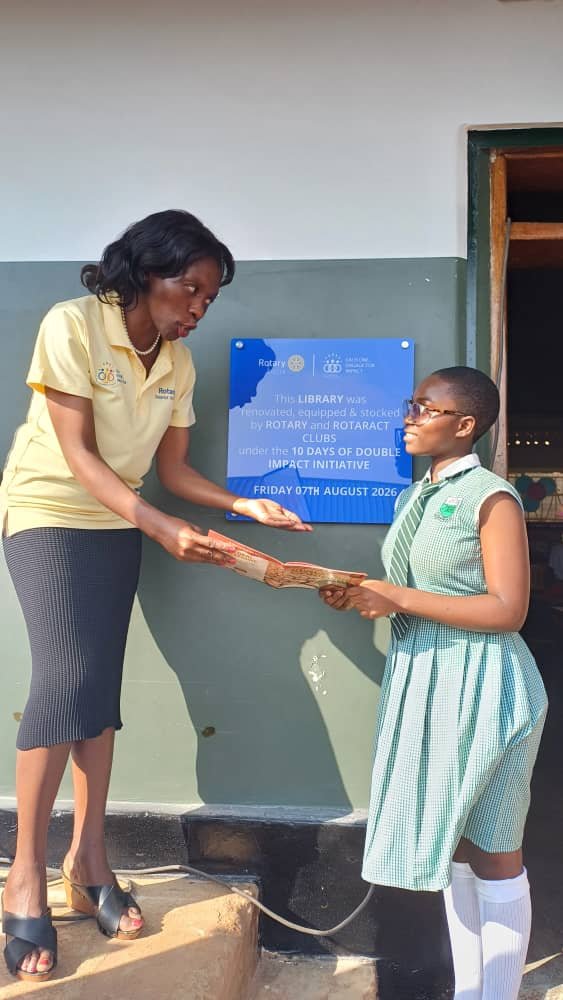 RC_AkrightCity's tweet photo. 7
📚 PROJECT 5 OF 10 | 10 DAYS OF DOUBLE IMPACT
Yesterday, 21 Rotary Clubs & 15 Rotaract Clubs came together at Kasanga Primary School to transform a library and create a better learning environment for hundreds of children.
#10DaysOfDoubleImpact #Rotary #ServiceAboveSelf https://t.co/x9PUQHtcPq