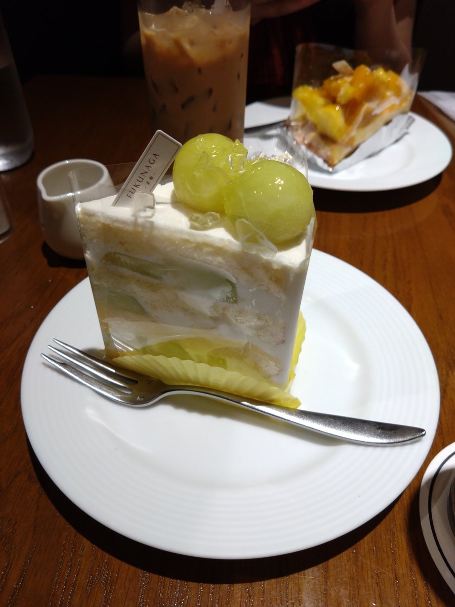 _kan_r's tweet photo. 双子の誕生日です〜。買い物にお付き合いだけど、どこもすごい人ですね💦 https://t.co/rE8sfGFG2R