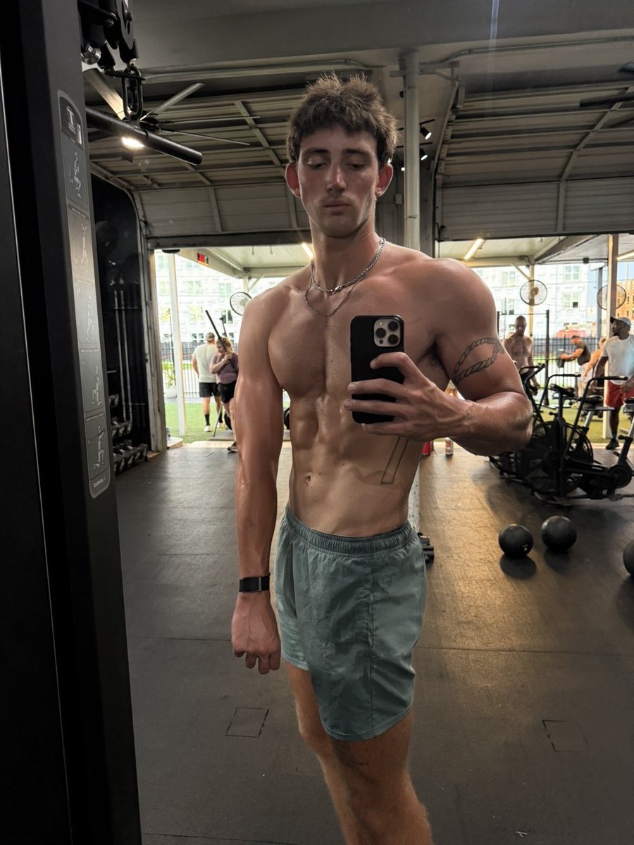 callowaypriv's tweet photo. might as well start with a gym pic https://t.co/Qq7rpwFZxK