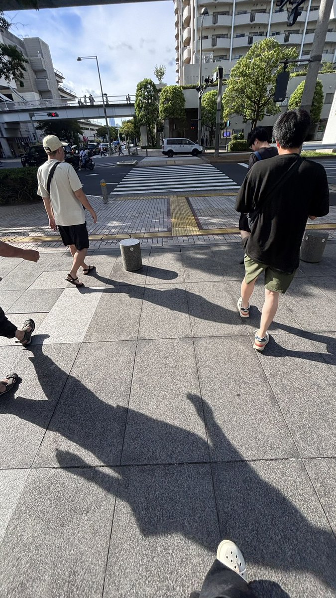 x_x2q's tweet photo. 左 すね毛剃ってない
右 すね毛剃ってる https://t.co/5vjkf4gnsN