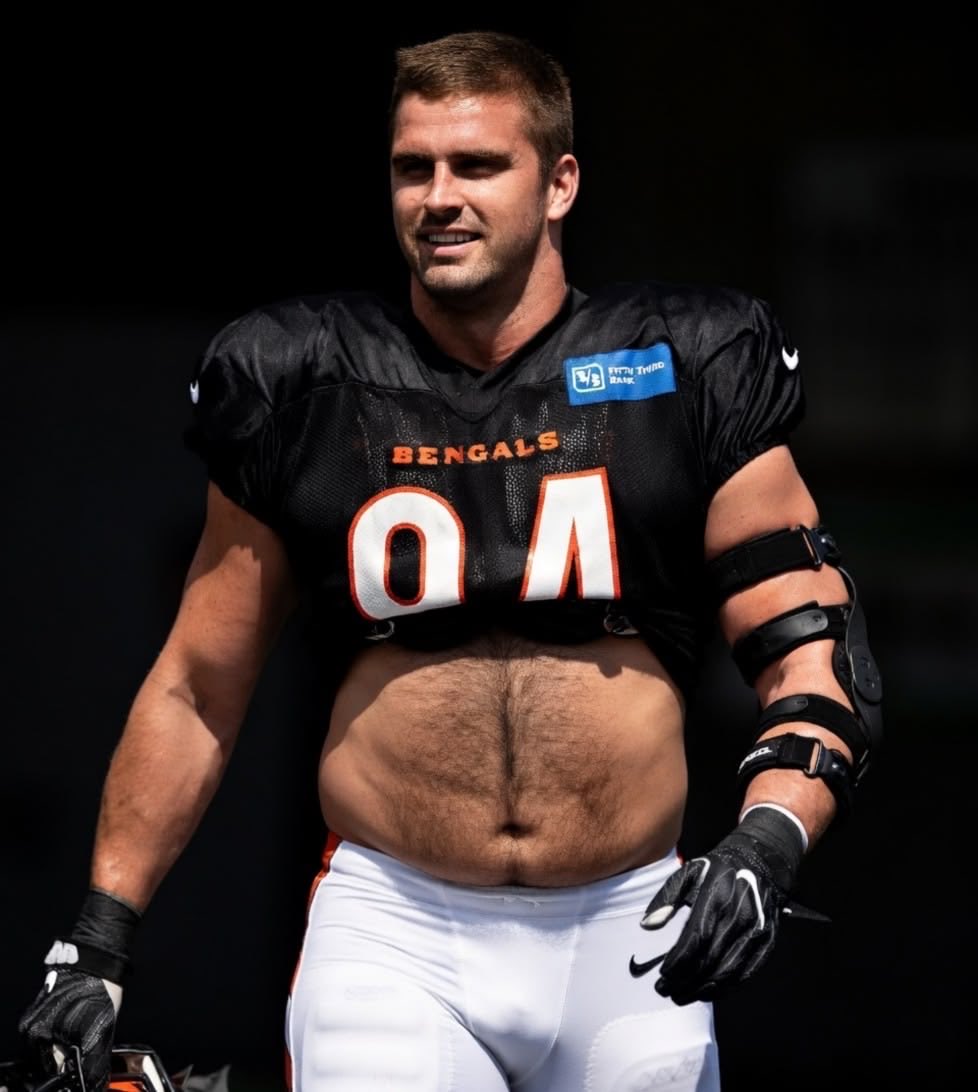 TheMale_Central's tweet photo. Sam Hubbard https://t.co/L3uaUzCd7K
