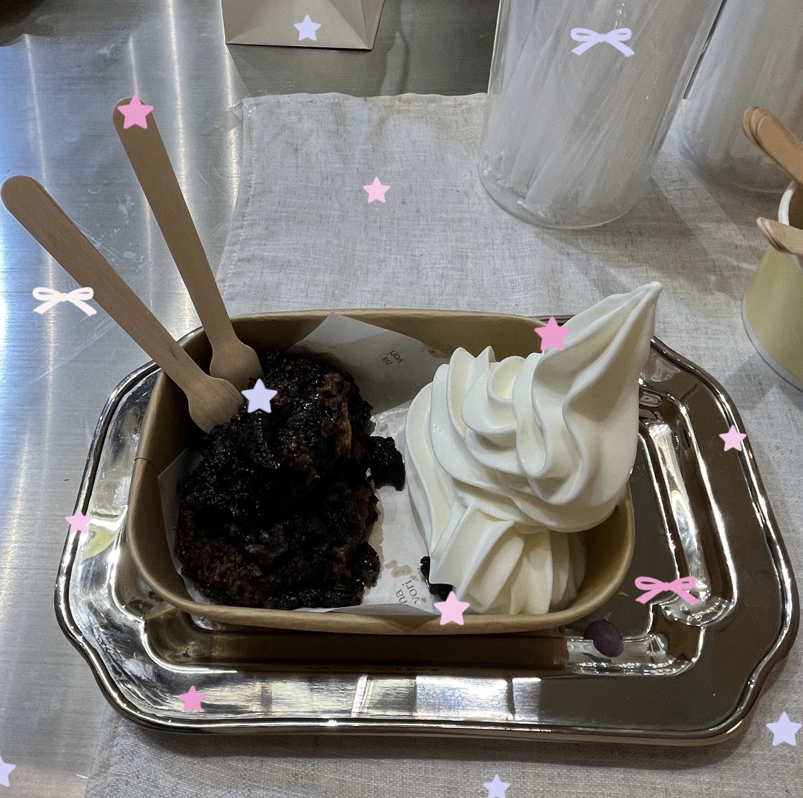 mintchocallday's tweet photo. 𓈒𓂂𖧷 𓊆ྀི #dunknatachai #NAVORI 𓊇ྀི ⋆｡˚

- soft serve cookie scoopie 🍪🍨 อร่อยมากก ตักเข้าปากปุ้ปบอกเลยว่าอันนี้ต้องซ้ำ !! ถุกจัยทิ่สุด

- sea salt milk 🥛🩵 อันนี้ก้อร่อยกินหลังจากกินไอติมคือเข้ากันมากก ตัดหวานได้ดีสุดสุดอานนิ้เลิ้บ โควต้ากินขนมสัปดาห์นี้ยกให้นาโวริคับ :P https://t.co/GwQS1UtNlL