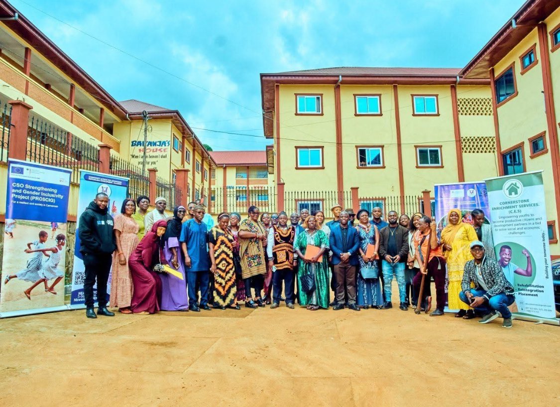 InfoCaasdev's tweet photo. CAASDEV and Cornerstone Enrichment Services (CES) officially launched a project dubbed “Enhancing Peace and Social Cohesion between IDPs and Host Community Members in Bamenda II Municipality,"
30 stakeholders discussed project objectives, activities and stakeholder roles https://t.co/vnejYNqPAa