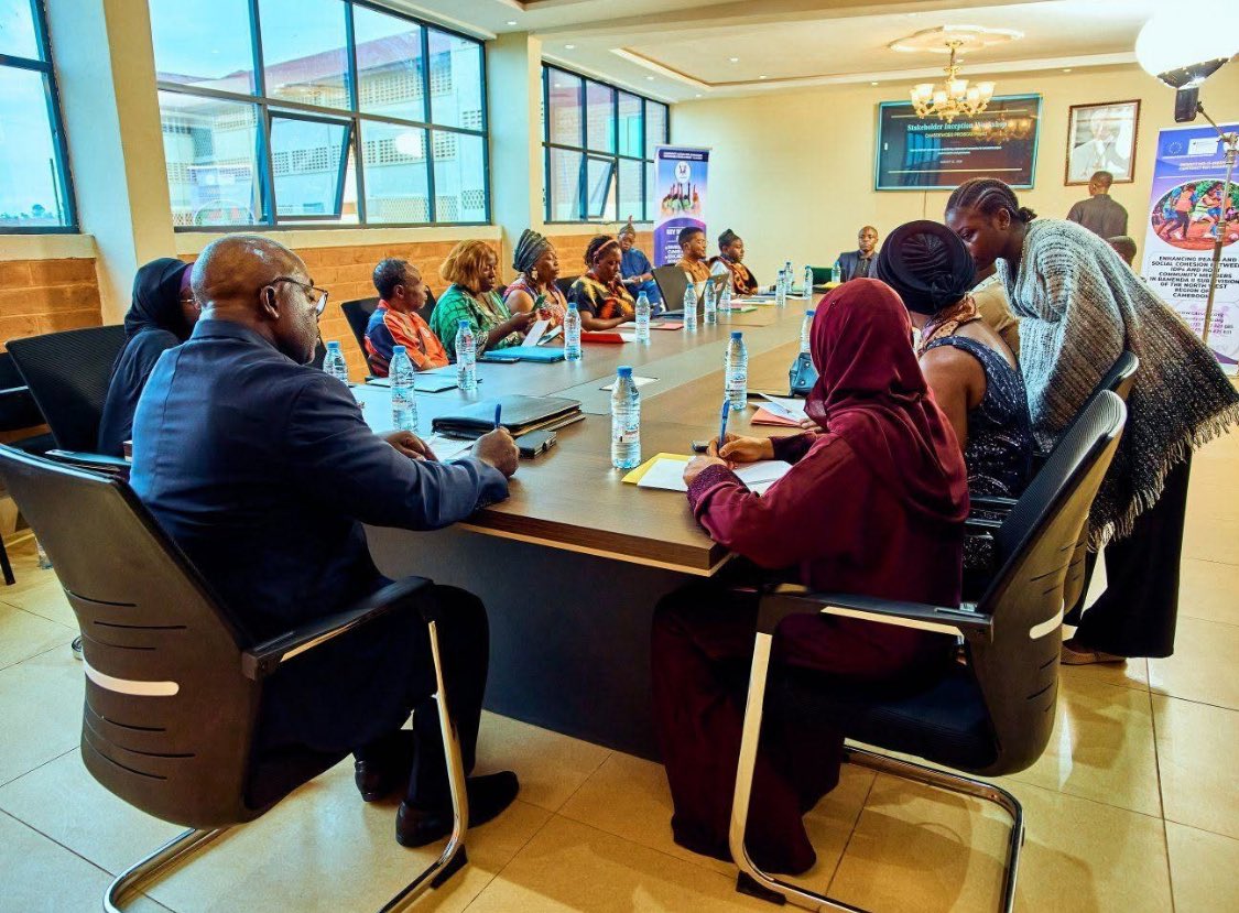 InfoCaasdev's tweet photo. CAASDEV and Cornerstone Enrichment Services (CES) officially launched a project dubbed “Enhancing Peace and Social Cohesion between IDPs and Host Community Members in Bamenda II Municipality,"
30 stakeholders discussed project objectives, activities and stakeholder roles https://t.co/vnejYNqPAa