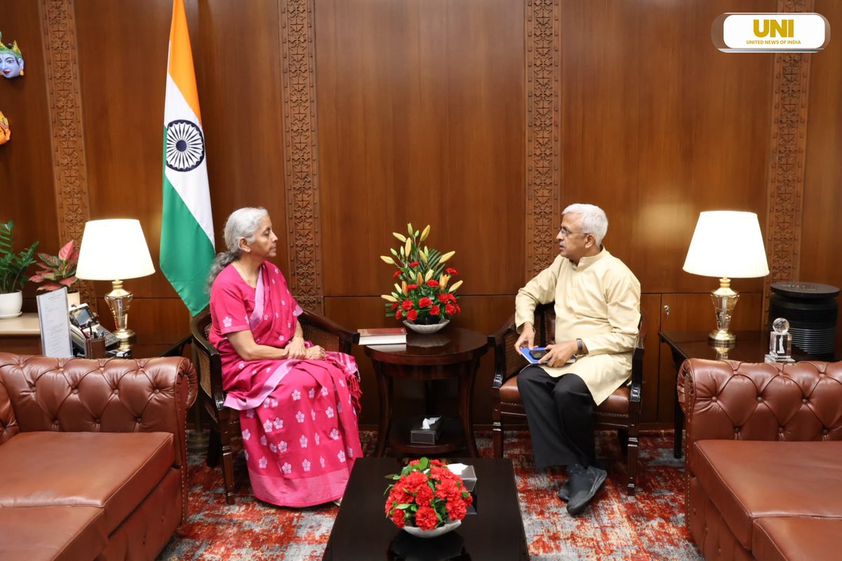 uniindianews's tweet photo. NITI Aayog Member Dr. R. Balasubramaniam met Union Minister of Finance & Corporate Affairs Nirmala Sitharaman and discussed matters related to social sector development.
@nsitharamanoffc | @nsitharaman | #NITI | #NirmalaSitharaman | #SocialSector | #UNI https://t.co/JJUZFXdAwW