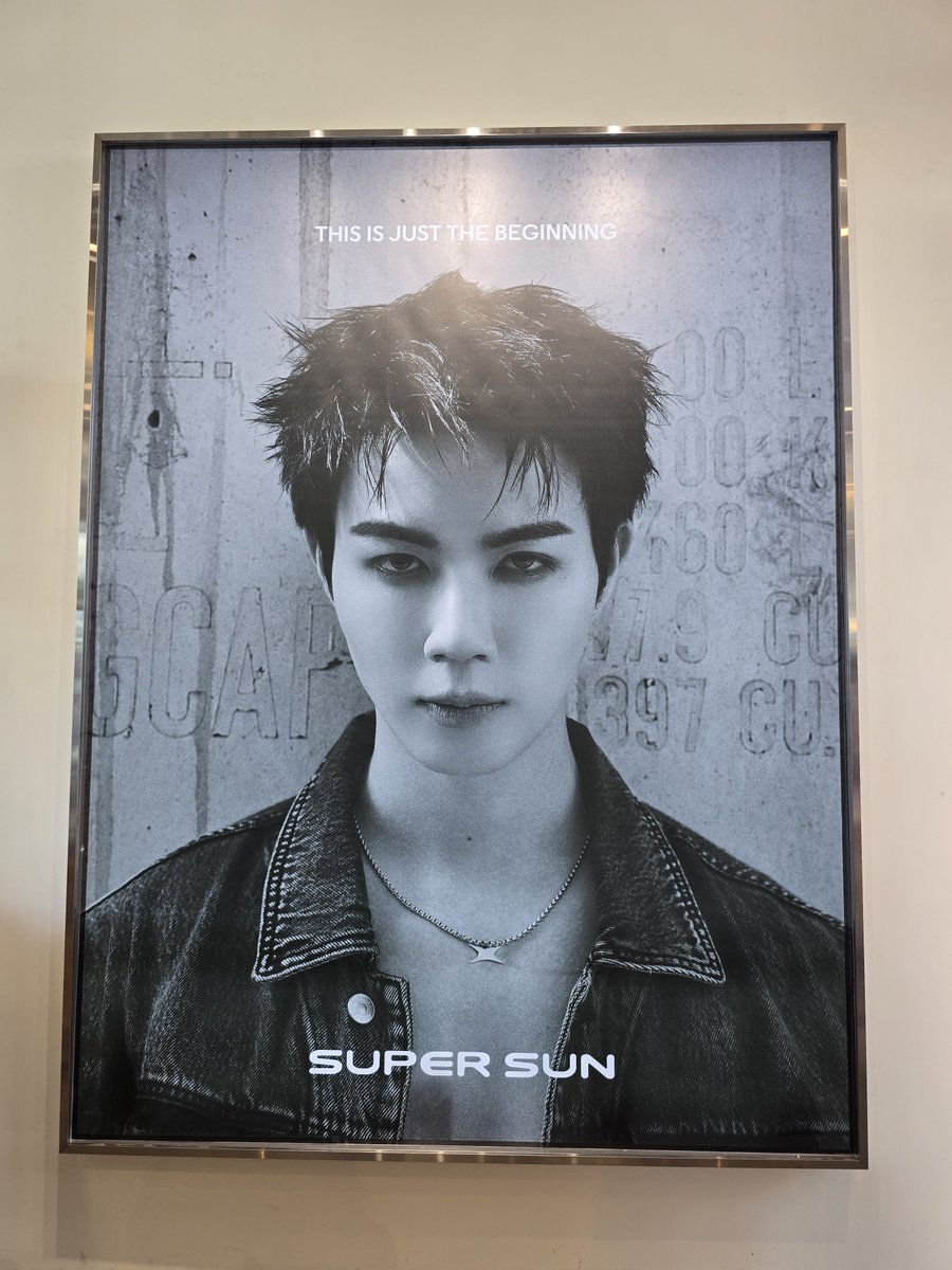 thswldud6247's tweet photo. 8/8일 나의 생일날에
우연히 약속시간이 미뤄져서 갈수 있었던 🫶🫶 
Super sun의 옷을 모두 보고
프룩이의 잘생긴 얼굴로 보고 힐링이였던 오늘❤️ 
(만났던 쌤들 다들 너무 반가웠습니다💙💙)

#SUPERSUN #바자하우스 
@ssupersun @supersunculture 
#ZeePruk @zee_pruk https://t.co/qA5tEJJqiQ