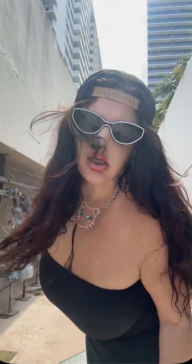 AngryBtch69's tweet photo. #fyp #beach #summer #fun #streamer #hat https://t.co/eerTsfY8oP
