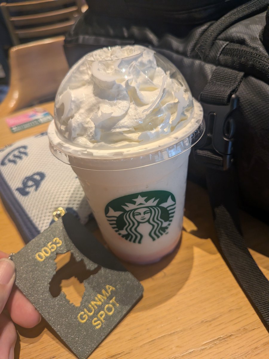rene_msq's tweet photo. 群馬とスタバのコラボって聞いて早速これの出番だよなって思いまして

ホームの赤城はまず飲んで、うっかり妙義も飲んで一日２回ペチーノキメた結果群馬医大前で青ざめてます（こんな急患はいやだ） https://t.co/aLHP3Pwxau