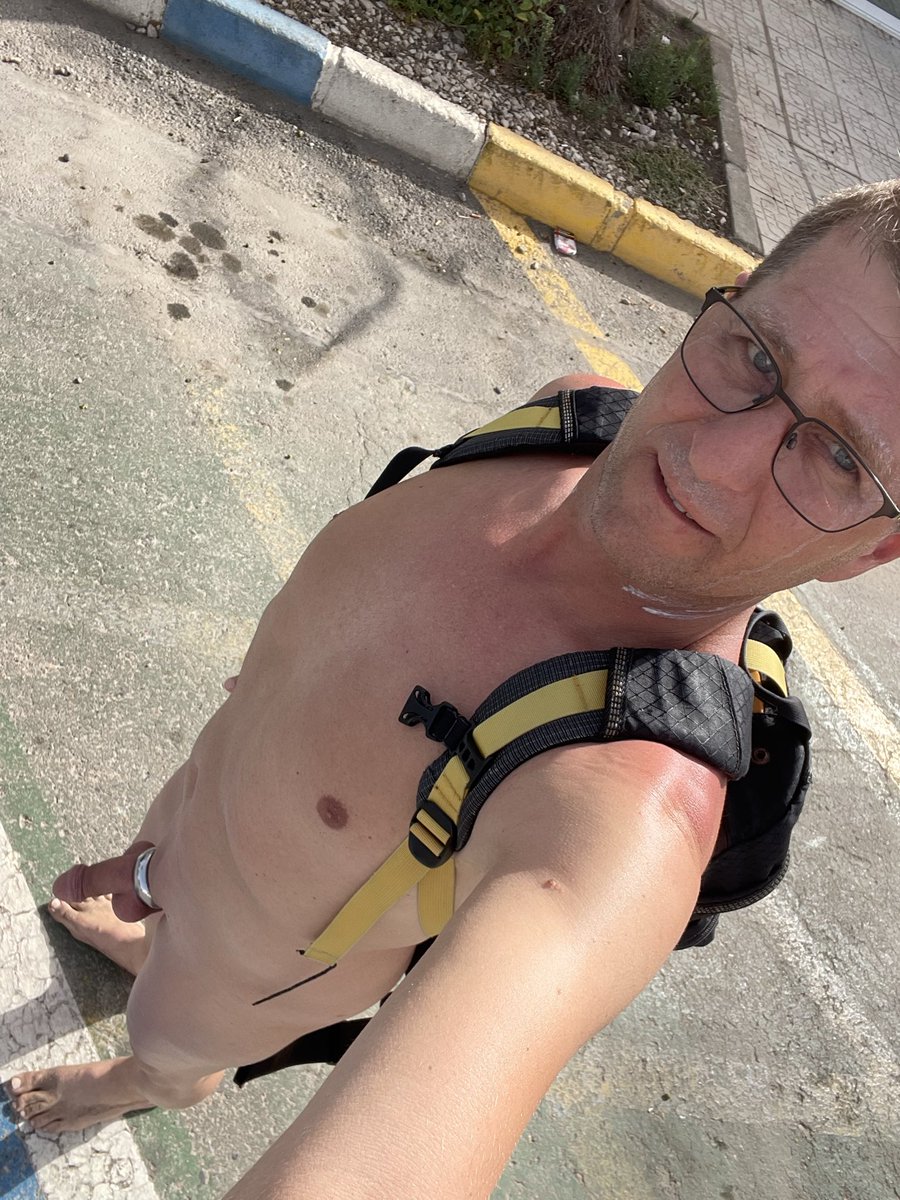 Martin197890331's tweet photo. @Swingfeet1 Naked in public is so hot 🔥 https://t.co/aUmJMfMljY